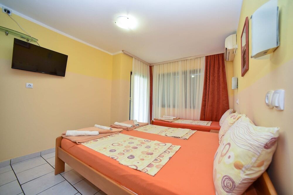 Петровац: Apartments Calenic