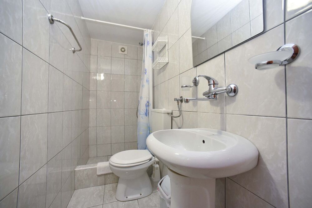 Петровац: Apartments Calenic