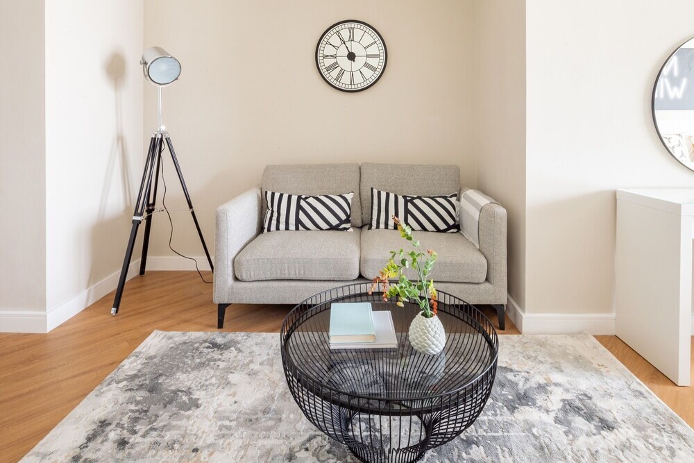 Дубай: Upscale Studio Apartment in JLT