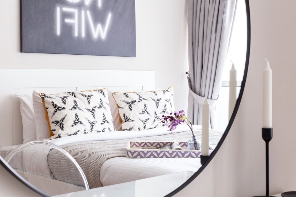 Дубай: Upscale Studio Apartment in JLT