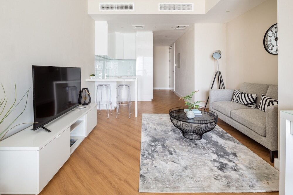 Дубай: Upscale Studio Apartment in JLT