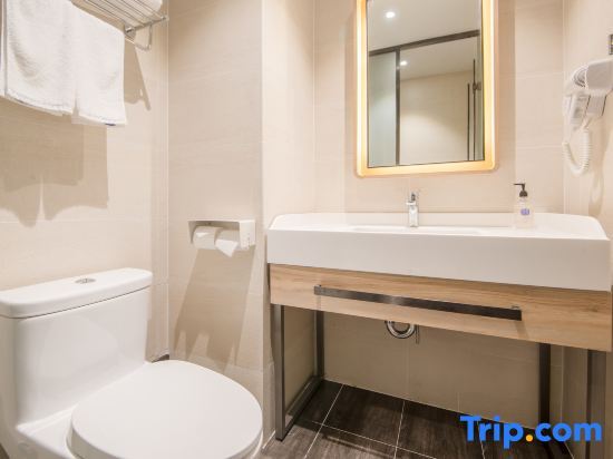 Ляньюньган: Hanting Premium Hotel Lianyungang Suning Plaza