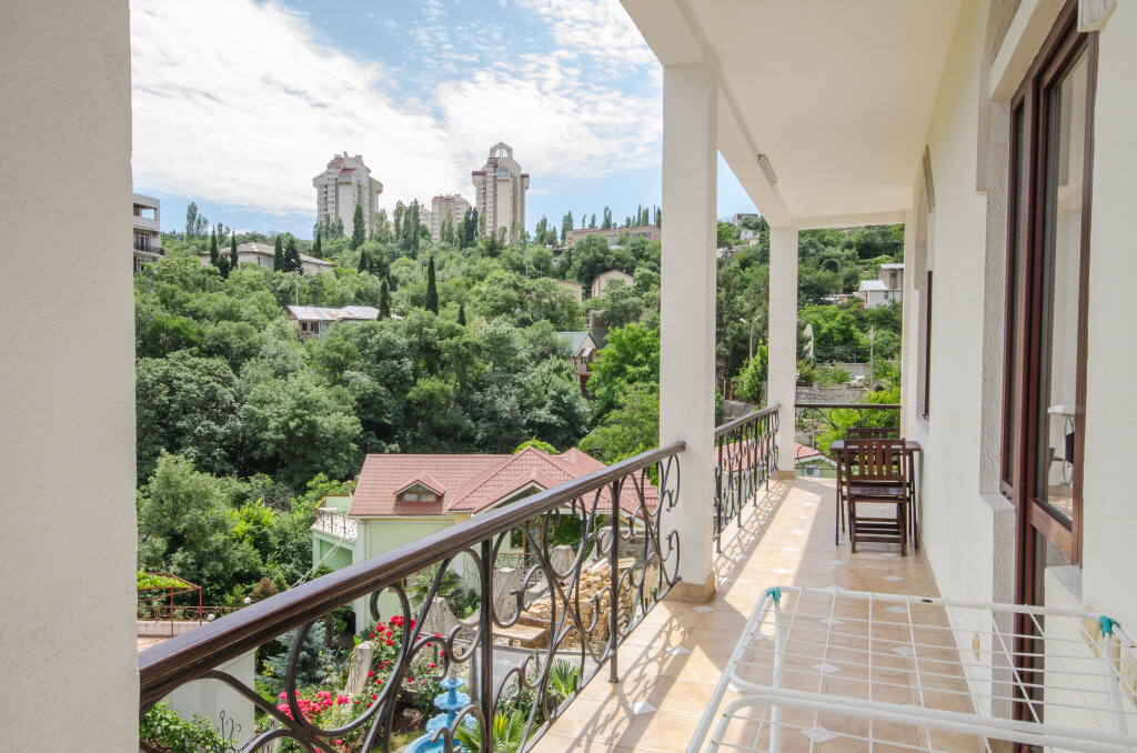 Ялта: Гостевой дом Карина