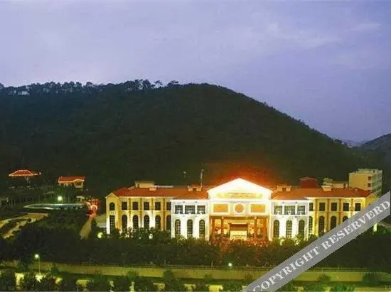Чжаоцин: Zuiranju Holiday Hotel