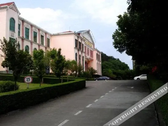 Чжаоцин: Zuiranju Holiday Hotel