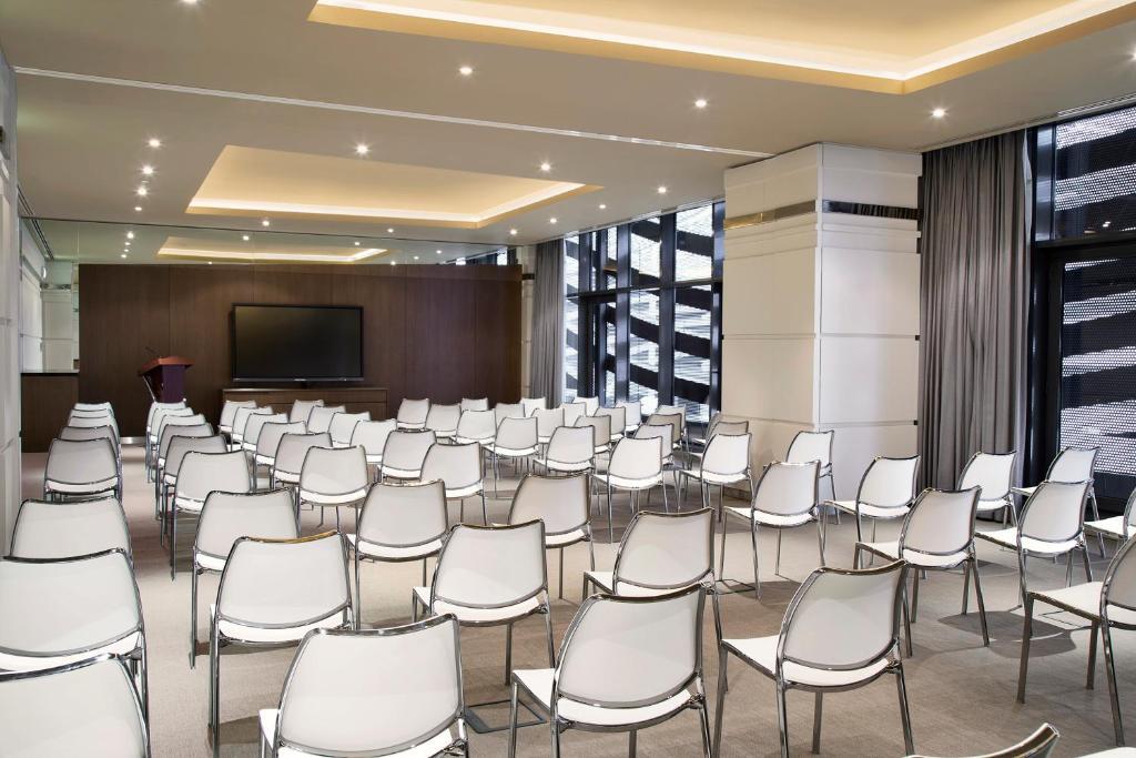 Абу-Даби: Pearl Rotana Capital Centre