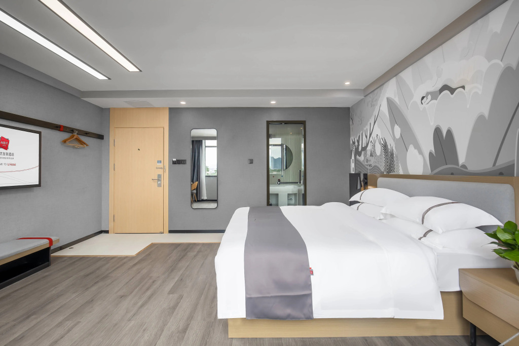 Хэчжоу: Thank Inn Hotel (Hezhou High-speed Railway Station)