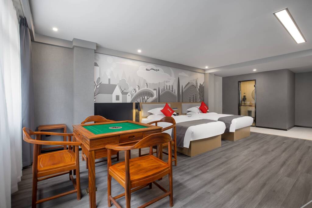 Хэчжоу: Thank Inn Hotel (Hezhou High-speed Railway Station)