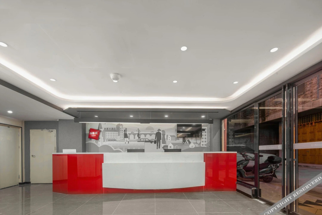 Хэчжоу: Thank Inn Hotel (Hezhou High-speed Railway Station)