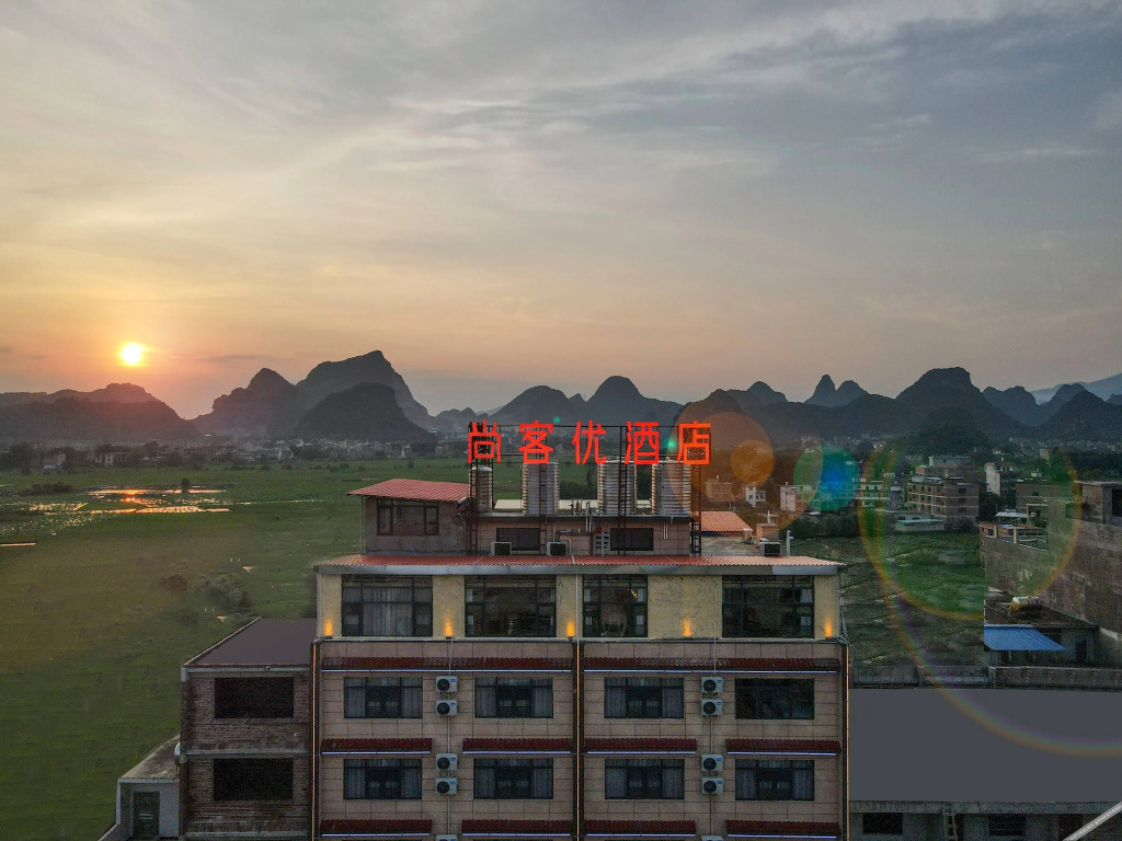 Хэчжоу: Thank Inn Hotel (Hezhou High-speed Railway Station)