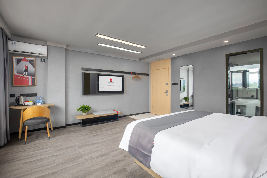 Хэчжоу: Thank Inn Hotel (Hezhou High-speed Railway Station)
