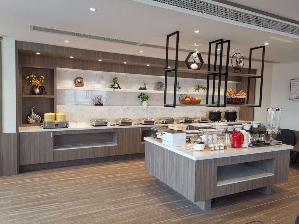 Цзясинь: Hanting Hotel Haiyan Development Zone Bei'an Plaza