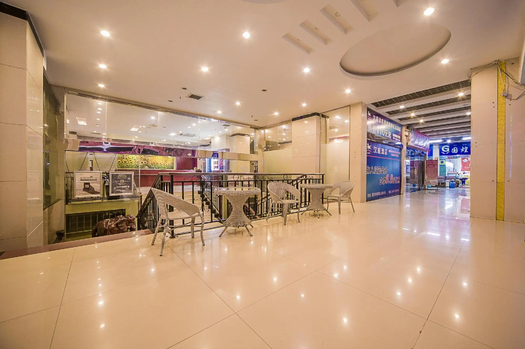 Цзинхун: Hanting Hotel Xishuangbanna Kongquehu