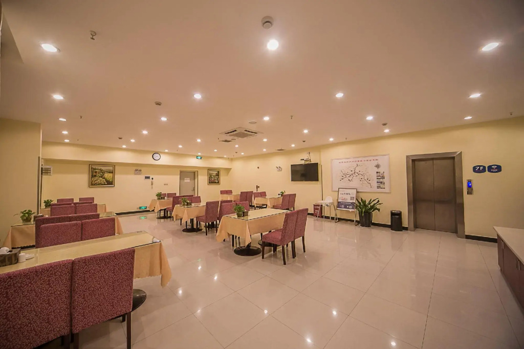 Цзинхун: Hanting Hotel Xishuangbanna Kongquehu