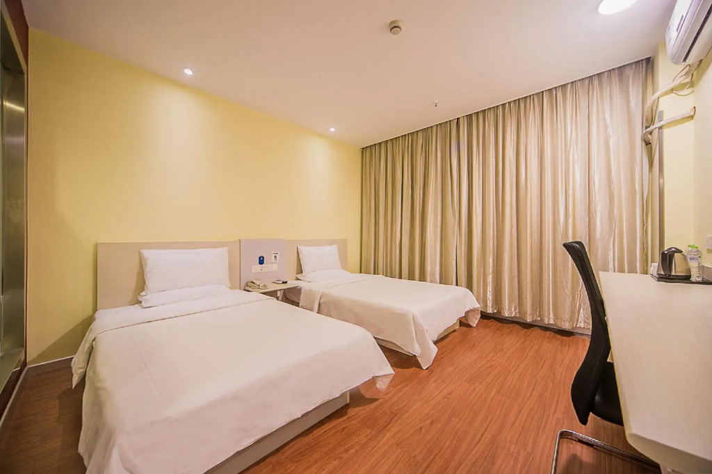 Цзинхун: Hanting Hotel Xishuangbanna Kongquehu