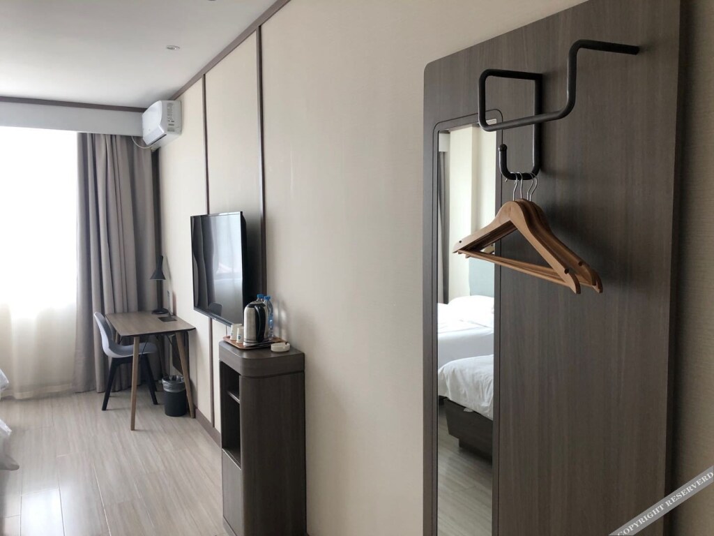 Цзясинь: Hanting Hotel Pinghu Zhapu
