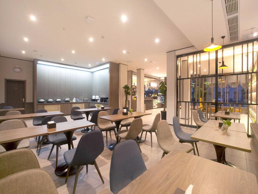 Ичан: Hanting Hotel Zhijiang Yanjiang Avenue
