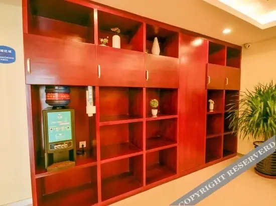 Синин: Hanting Hotel Xining Limeng Pedestrian Street