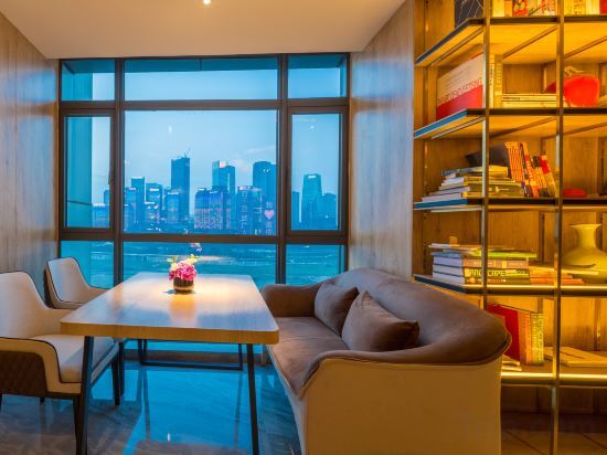 Чунцин: Hongyan Holiday Riverview Hotel (Chongqing Jiefangbei Hongyadong Branch)