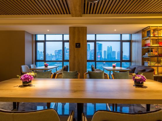Чунцин: Hongyan Holiday Riverview Hotel (Chongqing Jiefangbei Hongyadong Branch)
