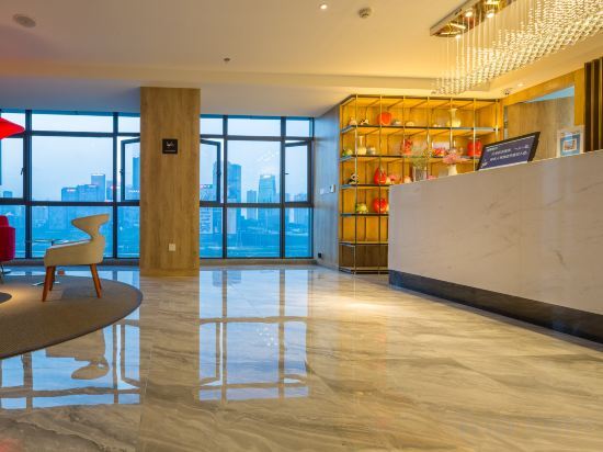 Чунцин: Hongyan Holiday Riverview Hotel (Chongqing Jiefangbei Hongyadong Branch)