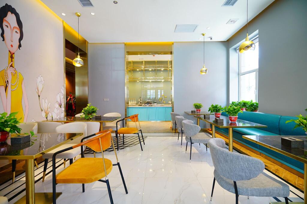 Хулун-Буир: Hanting Hotel Hailar Railway Station Central Street
