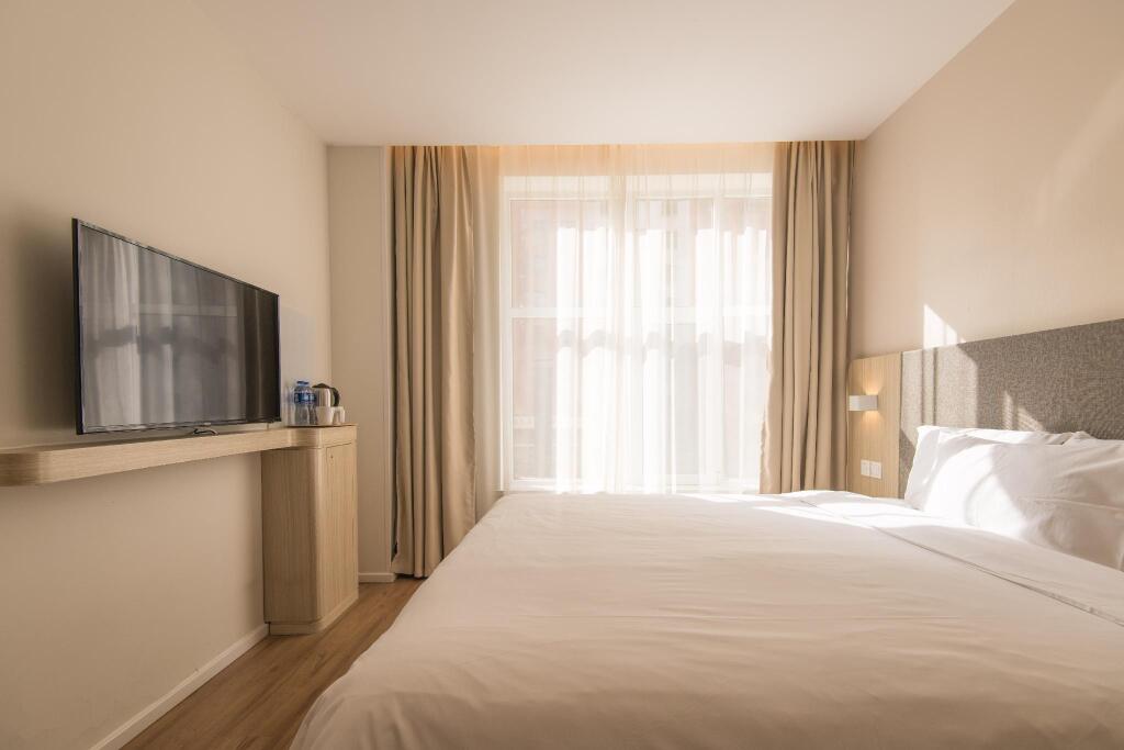 Синин: Hanting Hotel Xining Railway Station Qiyi Road