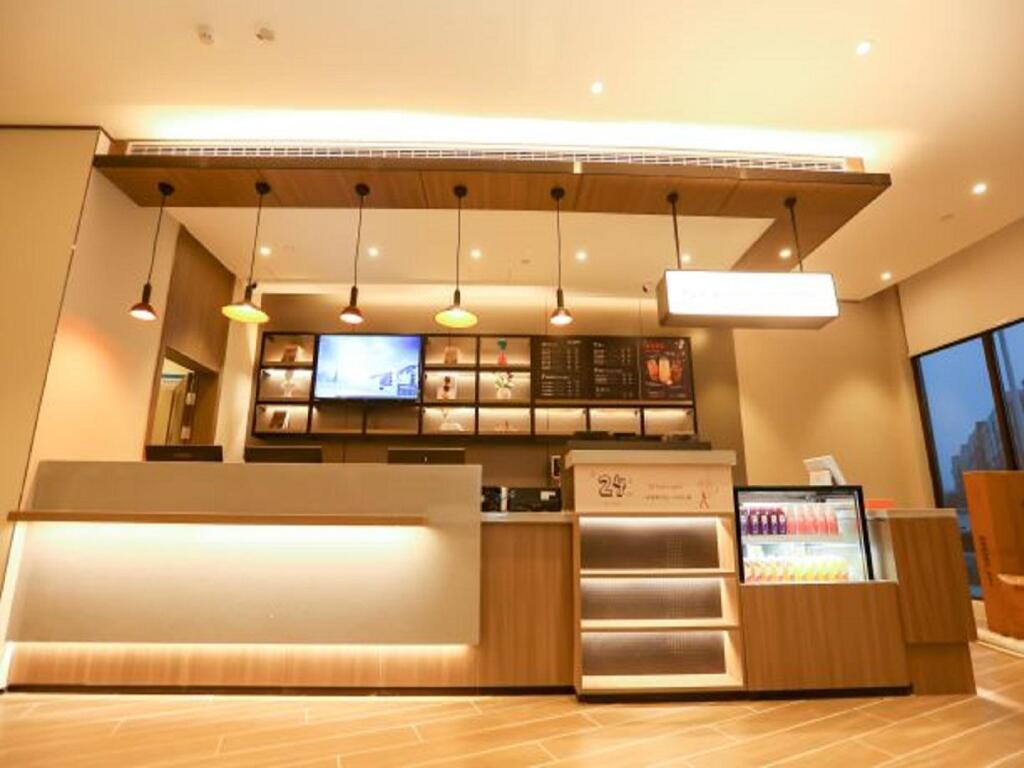 Фуян: Hanting Hotel Jieshou Railway Station