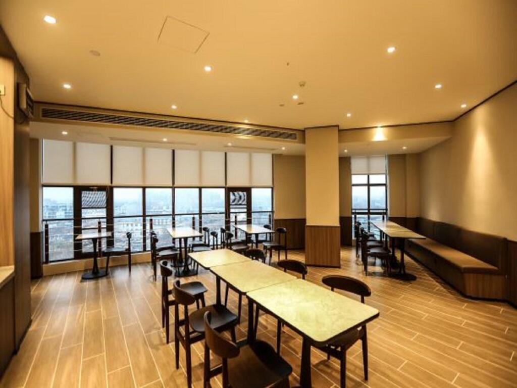 Фуян: Hanting Hotel Jieshou Railway Station