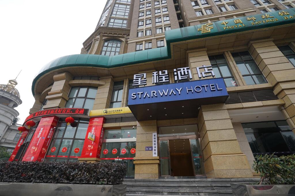 Ибинь: Starway Hotel Yibin Laiyin