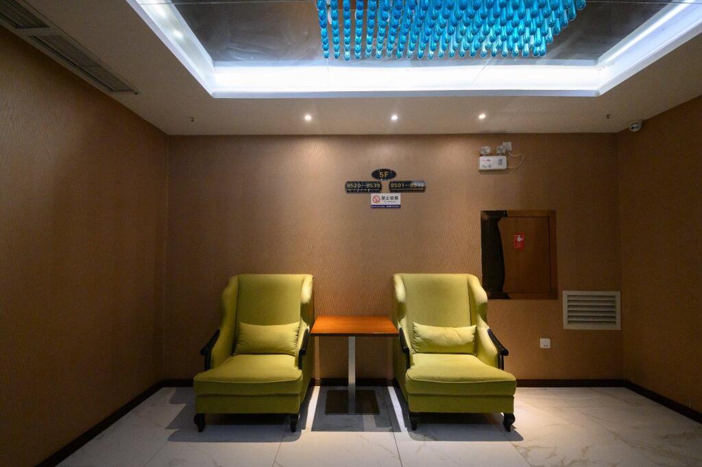 Зигонг: Elan Inn Zigong Molly