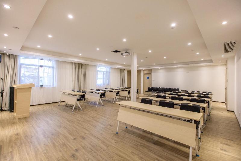 Ухань: Hanting Hotel Wuhan Zhongshan Park Metro Station