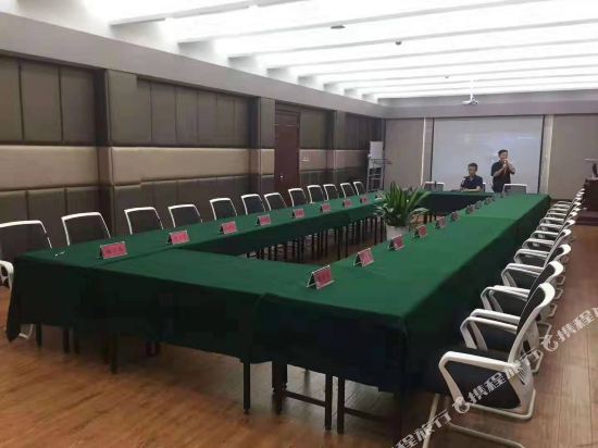 Цзуньи: Loong Sun Hotel