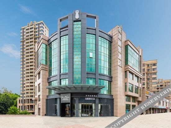 Чжаоцин: in Now Panorama Hotel (Seven Star Cave East Gate)