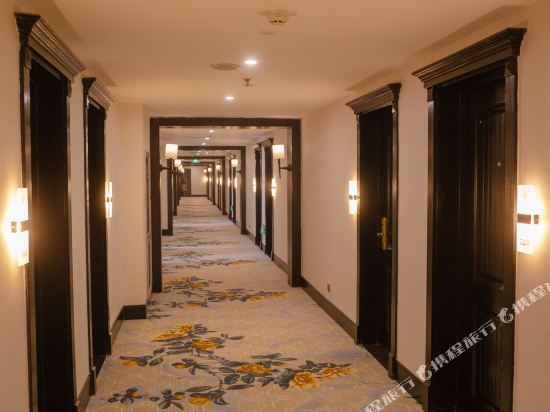 Цзинин: Jining  YIxuan  Hotel