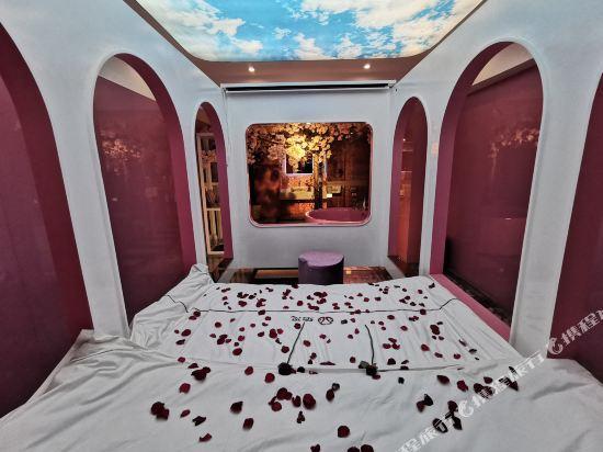 Дэхун: Bolian Theme Hotel