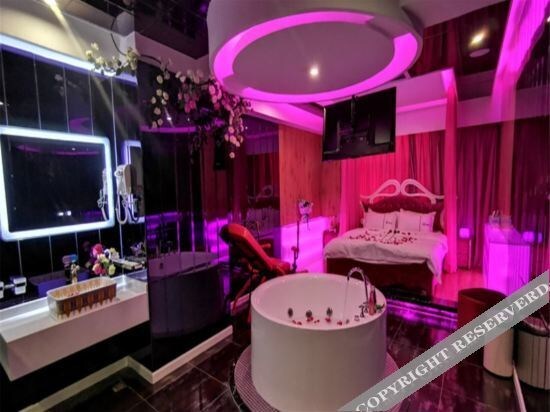 Дэхун: Bolian Theme Hotel