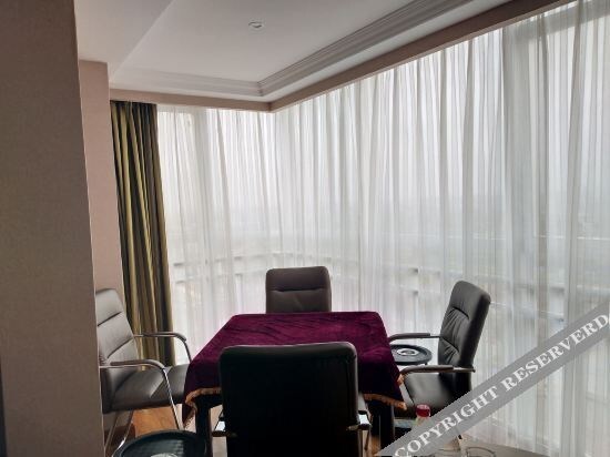 Neijiang: Vienna Hotel