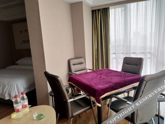 Neijiang: Vienna Hotel