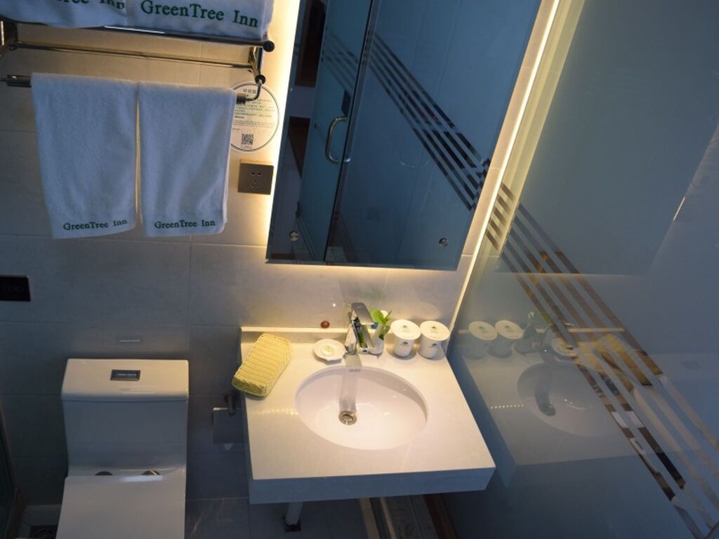 Чжэнчжоу: GreenTree Inn Zhengzhou Xinzheng City Longhu Town Xiangyun Road Express Hotel