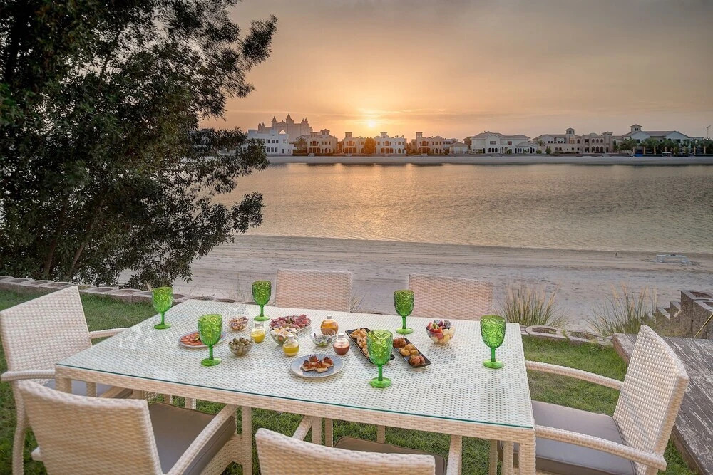 Дубай: The Palm Jumeirah Villas - Frond E