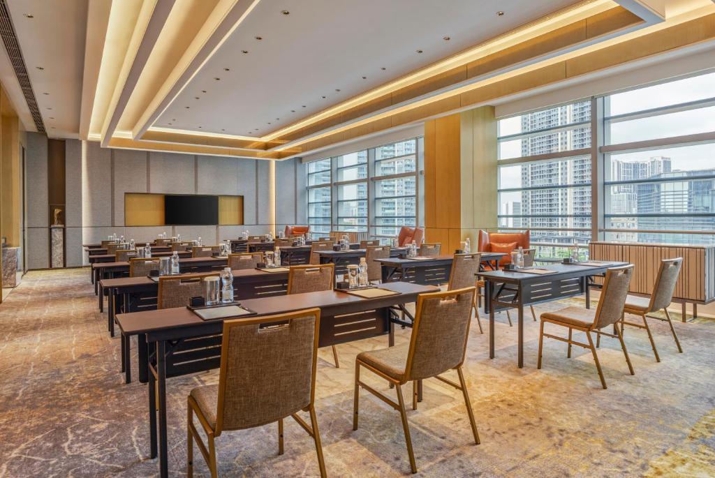 Гуанчжоу: Sheraton Guangzhou Panyu - Free shuttle bus and overseas buyers' registration counter during Canton Fair Period