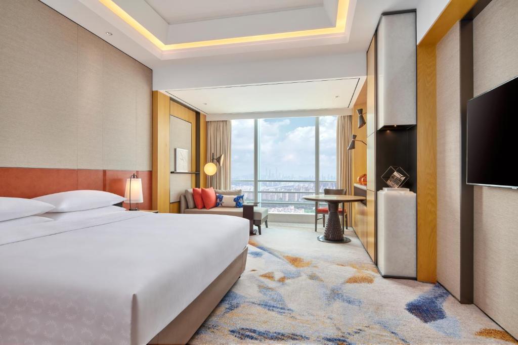 Гуанчжоу: Sheraton Guangzhou Panyu - Free shuttle bus and overseas buyers' registration counter during Canton Fair Period