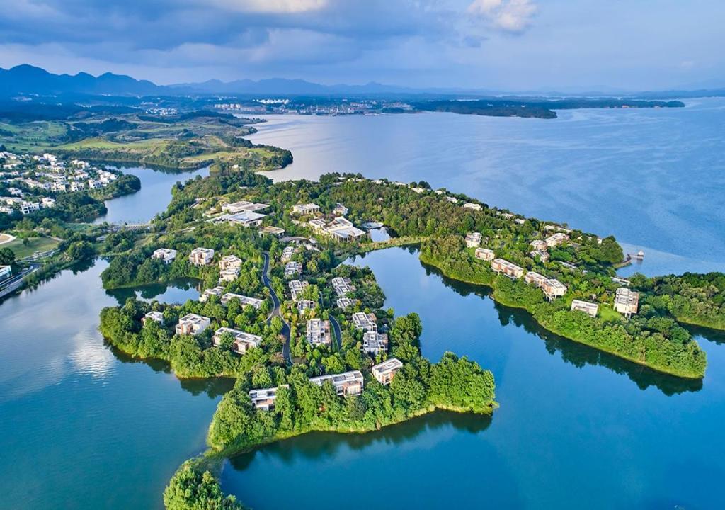 Цзюцзян: Lushan West Sea Resort, Curio Collection by Hilton