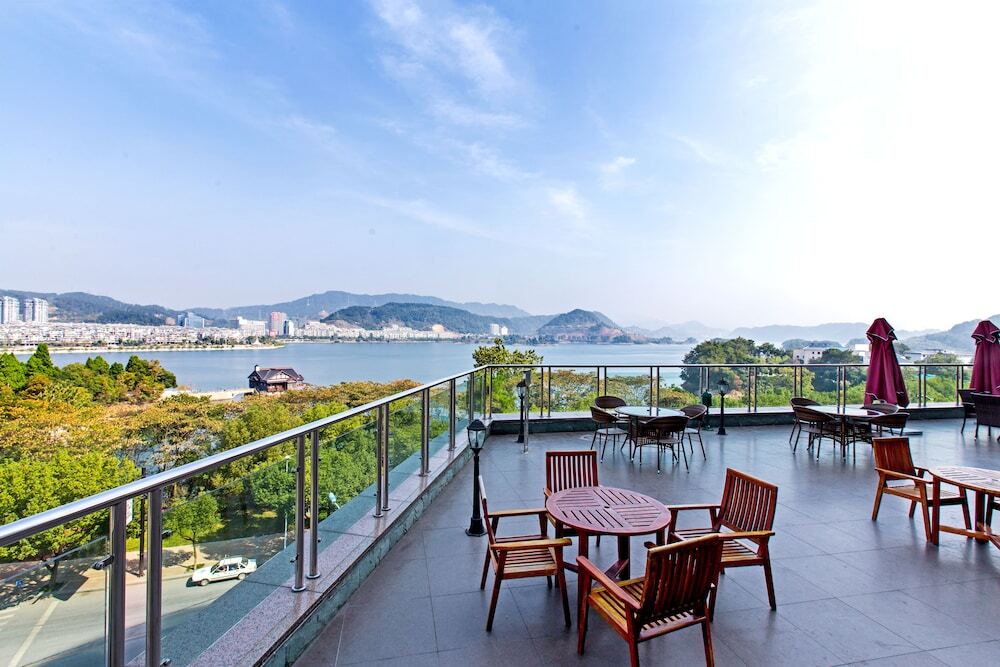 Ханчжоу: Longting New Century Qiandao Lake