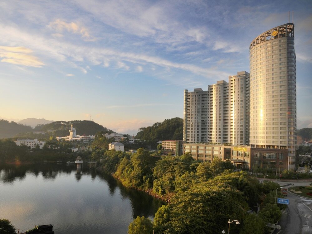 Ханчжоу: Longting New Century Qiandao Lake