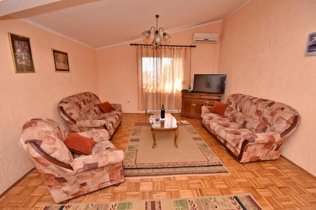 Сутоморе: Guest House Vukmarkovic