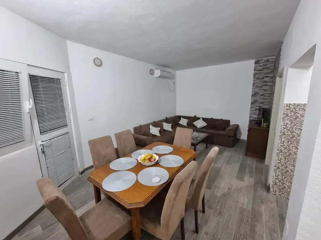 Сутоморе: Guest House Vukmarkovic