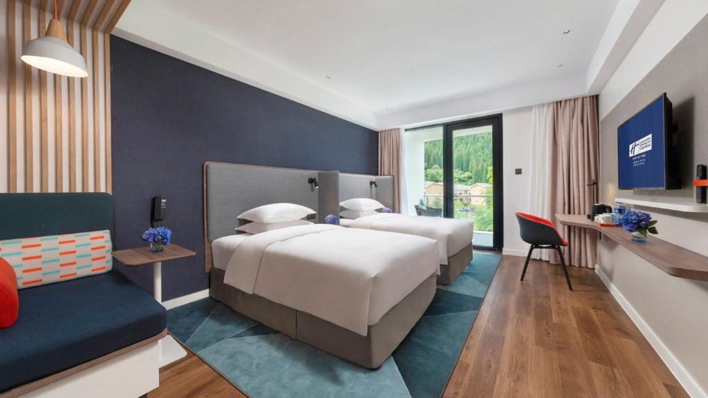 Лешан: Holiday Inn Express E'mei Qiliping