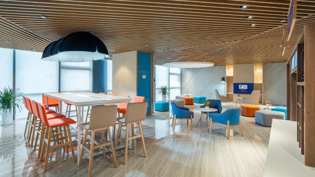 Янгиианг: Holiday Inn Express Yangjiang City Center